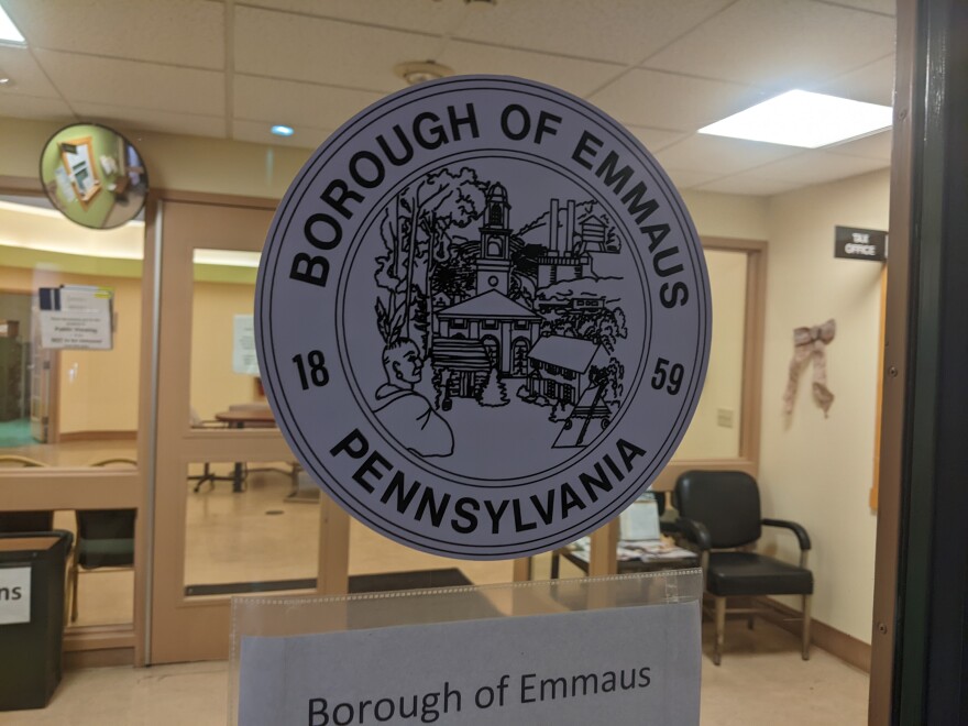 Emmaus borough logo