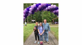 FulmerFamWalkBalloons.jpeg