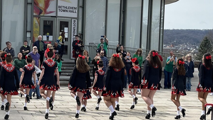 dancers-routunda.jpg