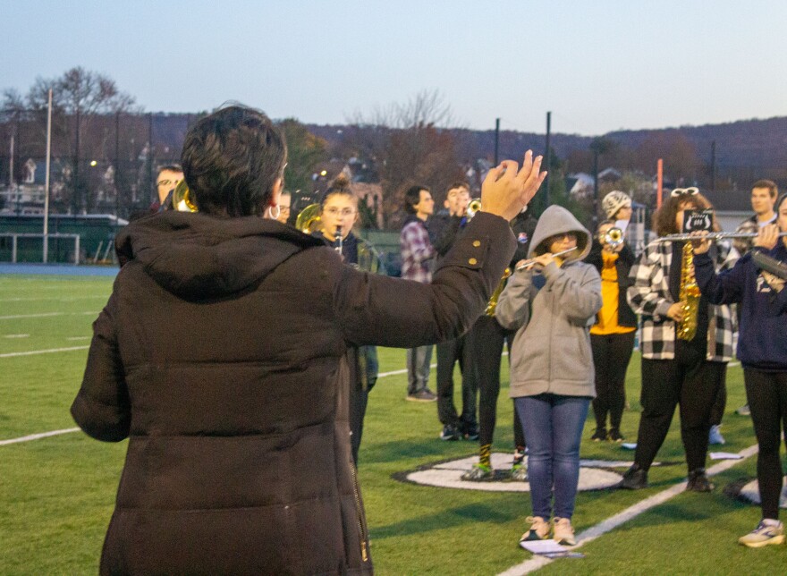 JoAnn Wieszczyk conducting the band.
