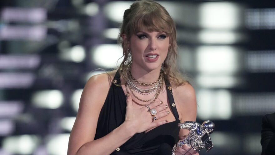 Taylor Swift awards.jpg