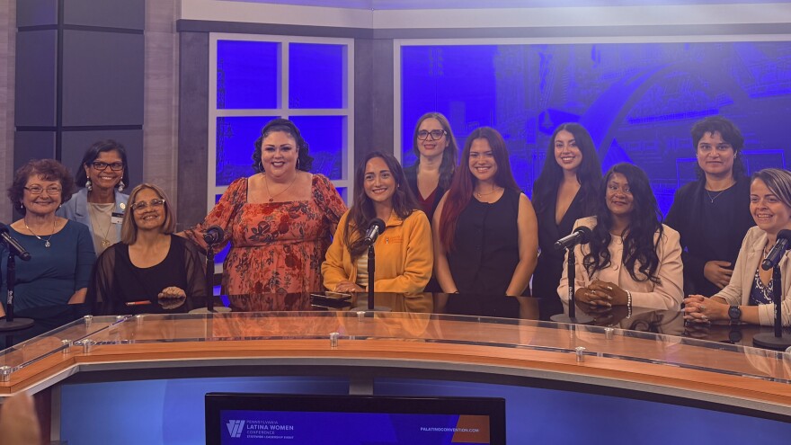 Pa Latina women speakers