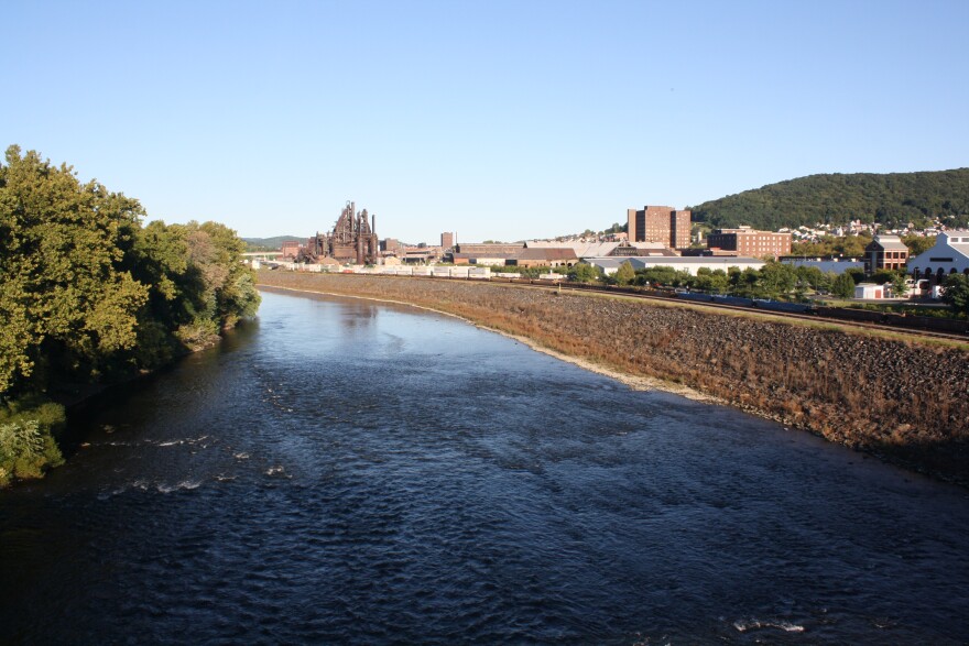 Lehigh_River_in_South_Bethlehem_PA