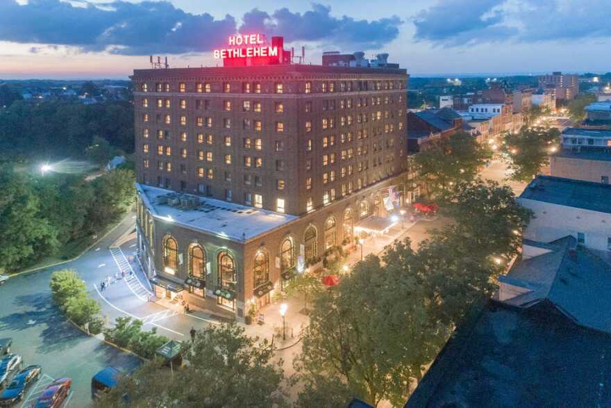 Historic-Hotel-Bethlehem-Exterior-Night_54_990x660