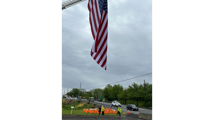 PennDOT memorial flag.png