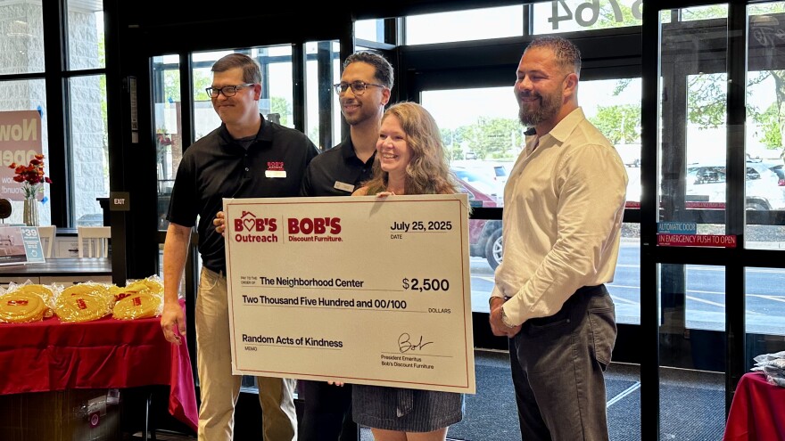bobsdiscountfurniture4.jpg