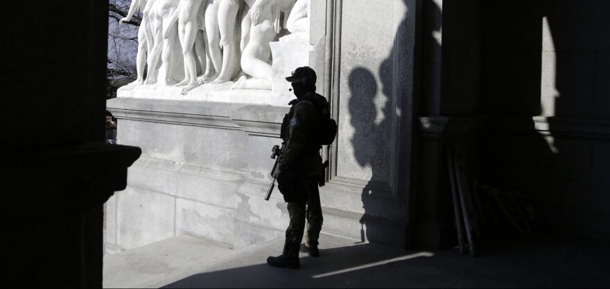 Capitol-police-officer