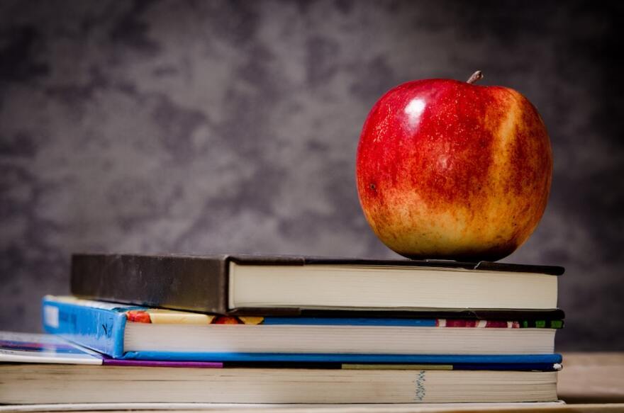 school-apple