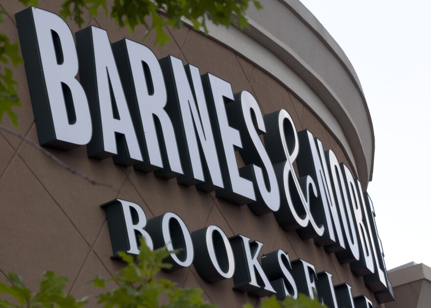 Barnes and Nobles Earns