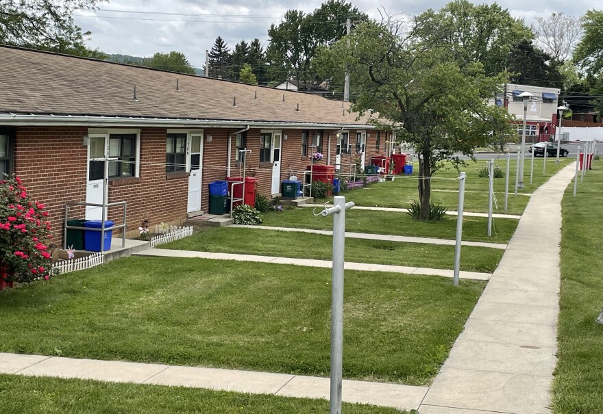 Pembroke Village, Dover Lane