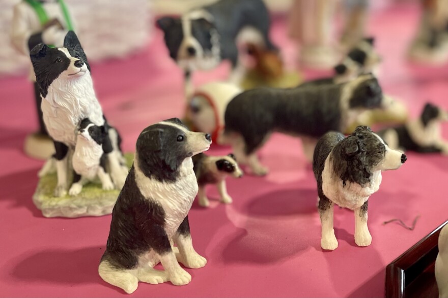 dogstatues.jpg