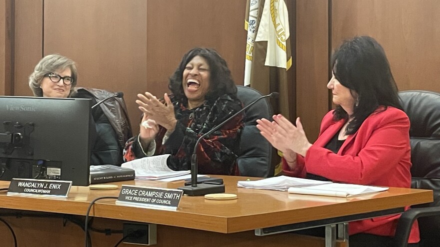 Wandalyn Enix, clapping and laughing