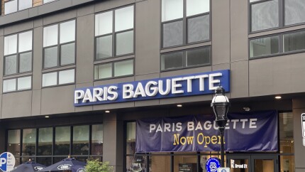Paris Baguette front signage