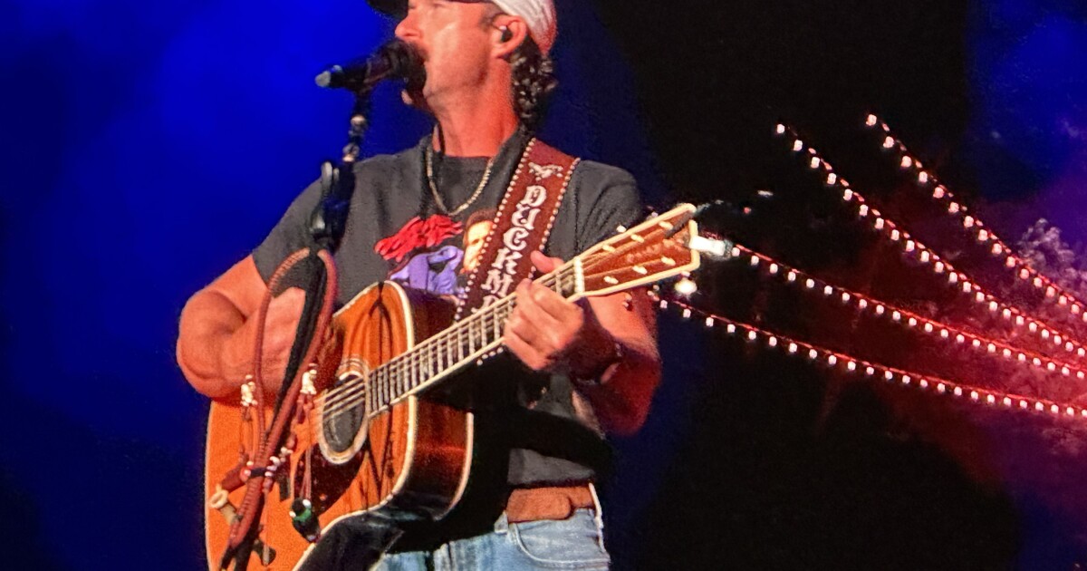REVIEW: Riley Green at Musikfest takes a bit to show what all the fuss is about