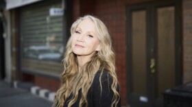 joan-osborne-photocred-lauracrosta-3.jpg