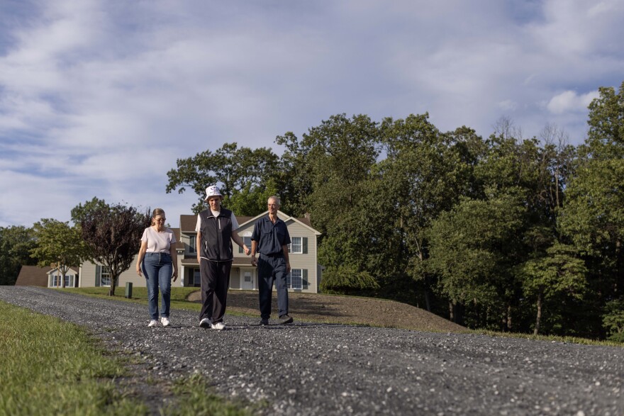 PA_Home-Auto-Repair-Shop-Ban_Gene-Debbie-Caleb-Weierbach_IJ__3071.jpg