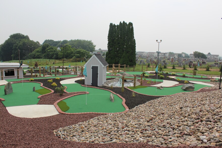 Hillside Mini Gold & Ice Cream