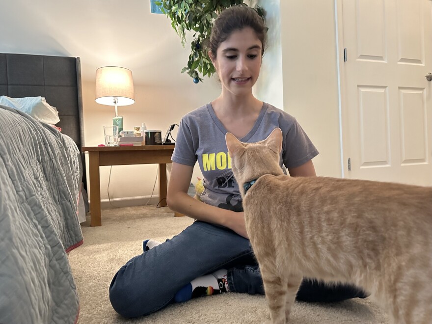 Lana Brucker trains with Finn