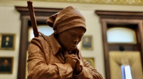 e-lee-philadelphia-city-hall-harriet-tubman-statue-chosen-closeup-1.jpg