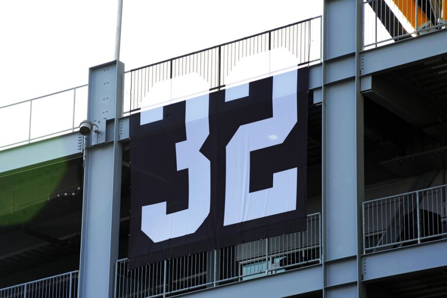 Obit Harris Football