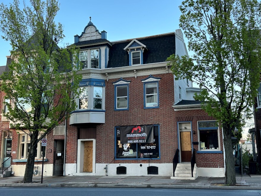 Paranormal Pizza storefront