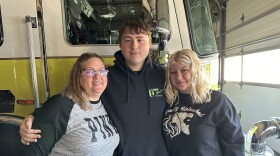 Wyatt Selzer (center) with his mother Jodi and sister Alexis.jpg