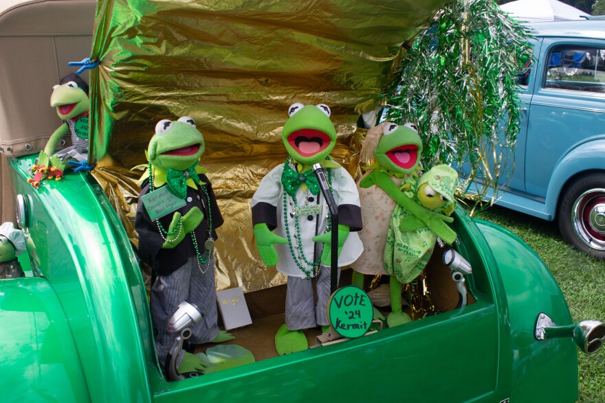 Kermit the frog giving a speech as a presidential candidate