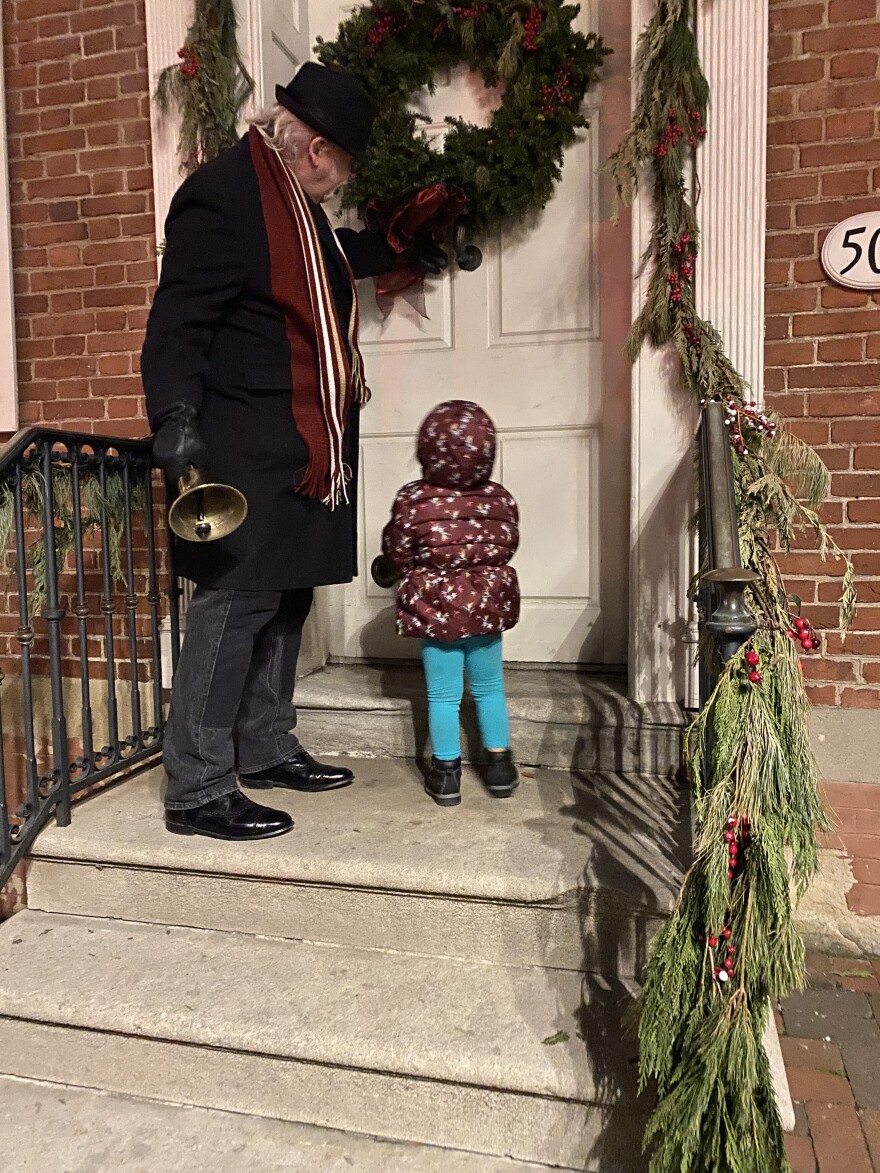 A child knocks on the door.jpg