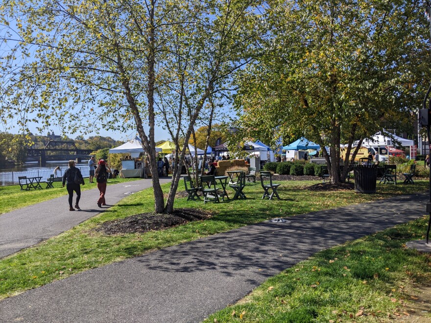 The Easton Farmers' Market overlooks the Lehigh and Delaware rivers at Scotts Park.jpg