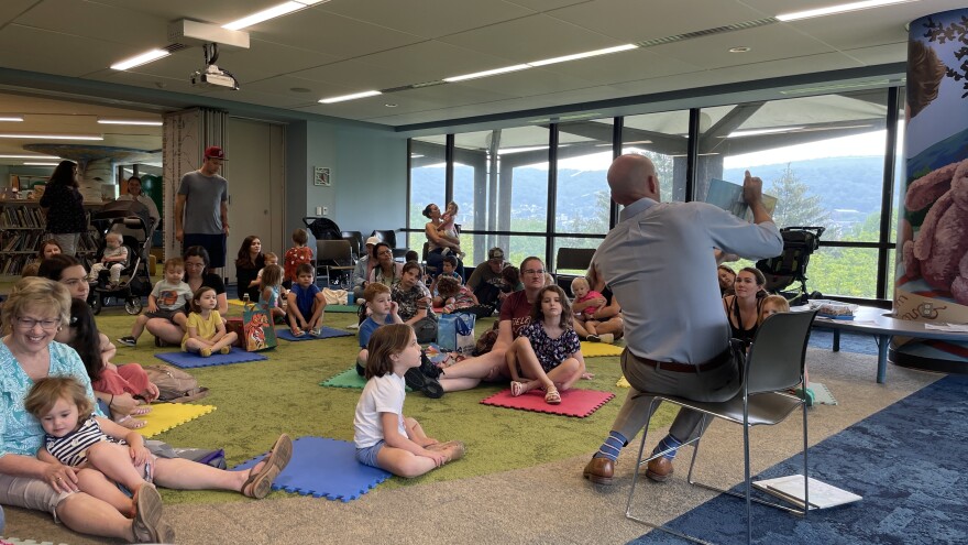 Storytime with the Mayor 6