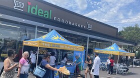Libre Initiative at Ideal Food Basket