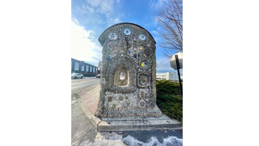 ArchBusShelter.jpg