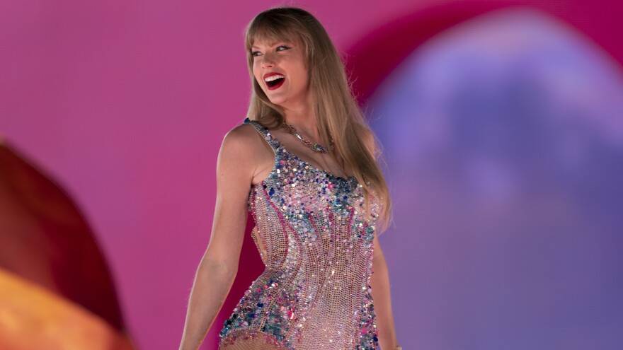 Taylor Swift in concert.jpg