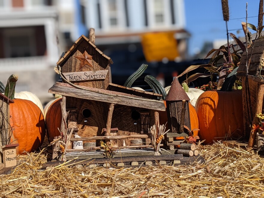 Fall decoration - train station.jpg