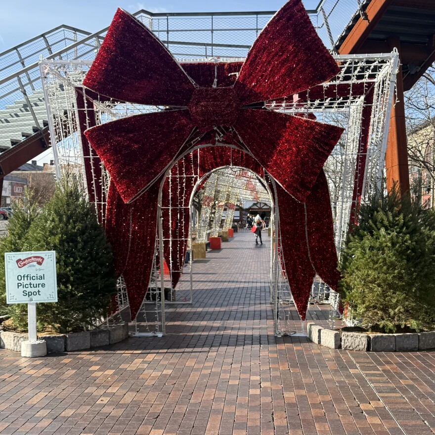 Christkindlmarkt ribbon display