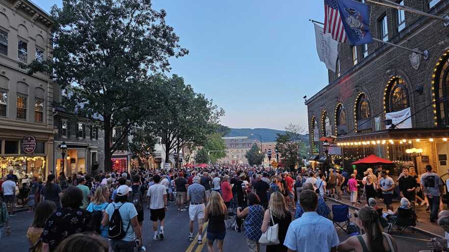 Musikfest Crowd