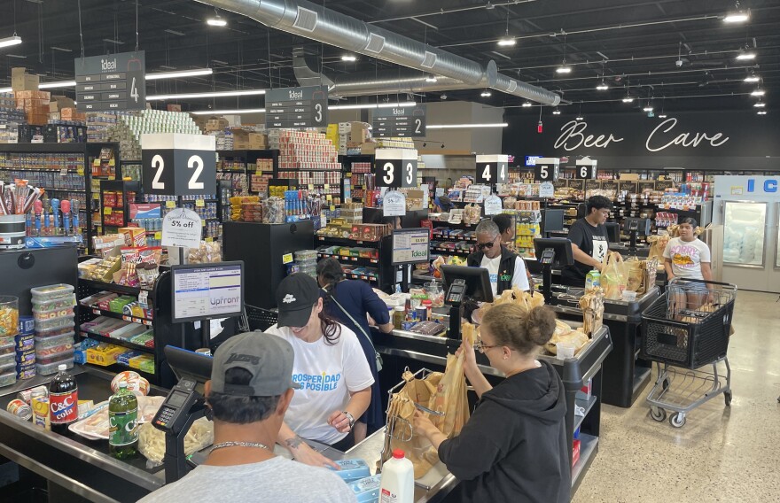 Libre Initiative at Ideal Food Basket