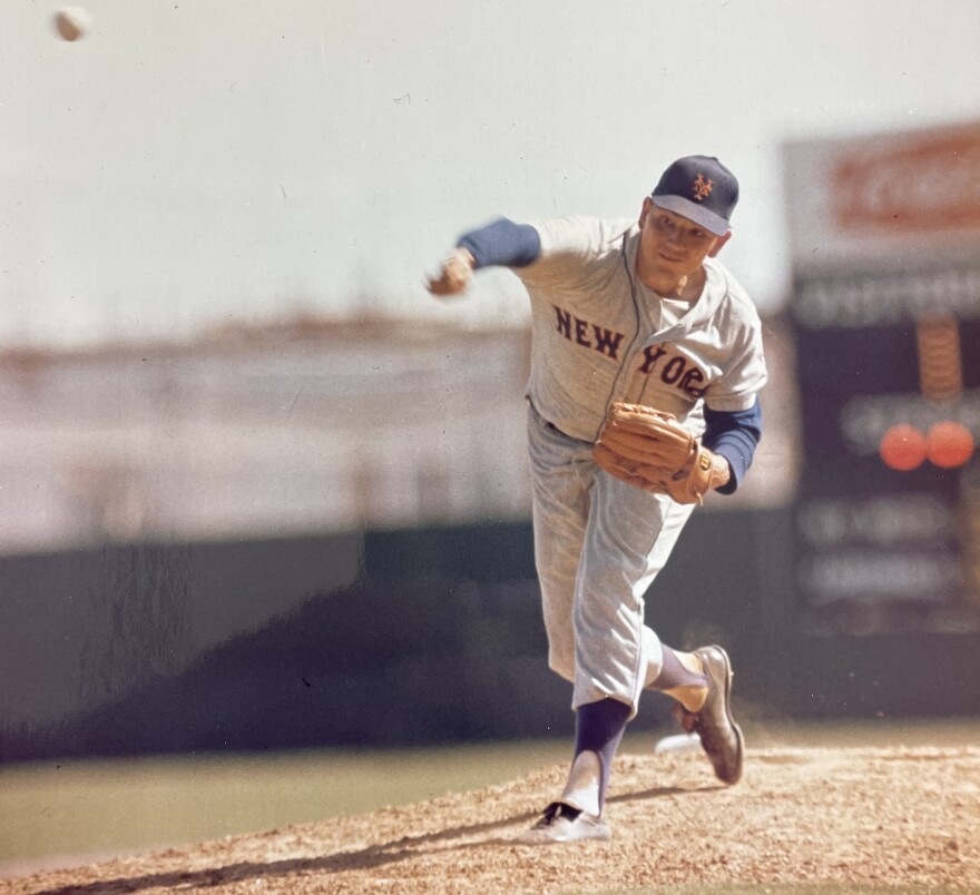 Jack Fisher pitching with the Mets