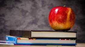 school-apple