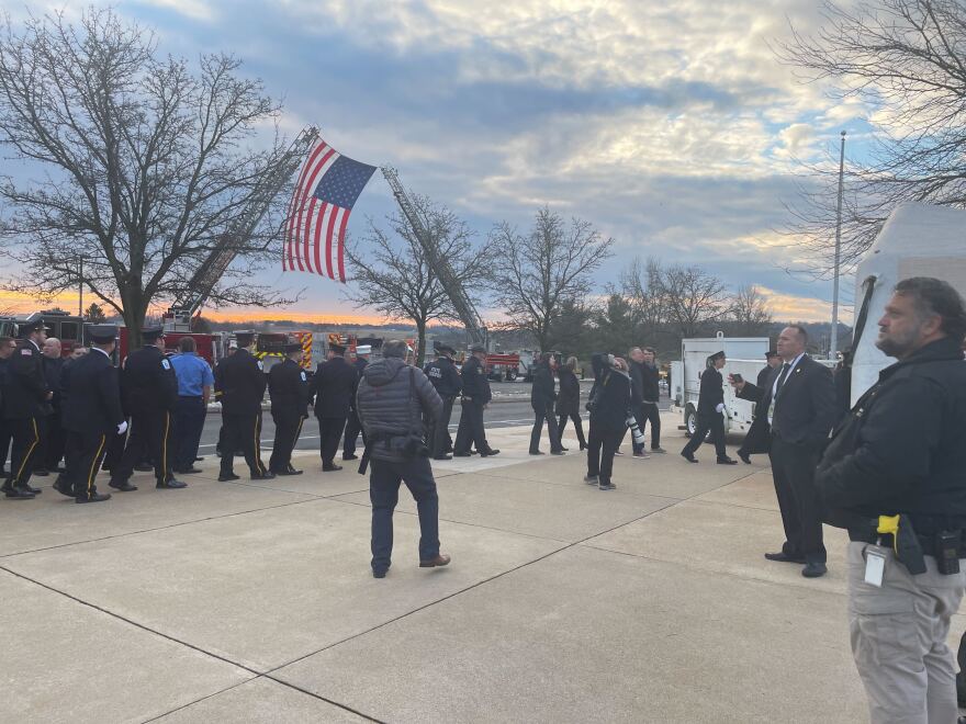 Hundreds line up to pay respects to fallen firefighters